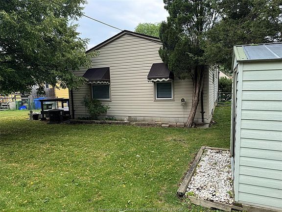3rd image of 1937 Francois Rd