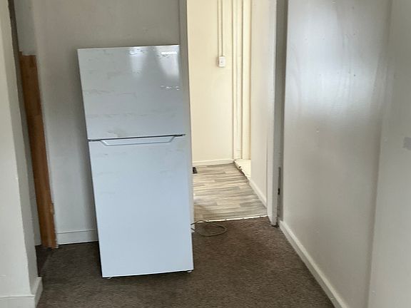 3rd image of 306 E North St #3