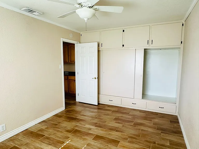 24458 University Ave — Photo 18