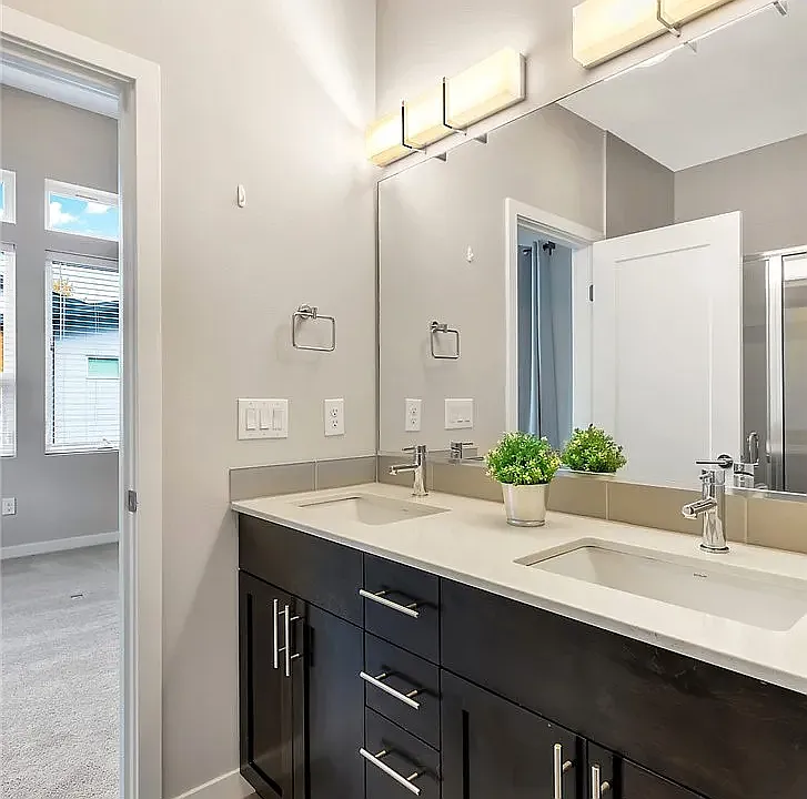 13933 NE 15th Ct — Photo 3