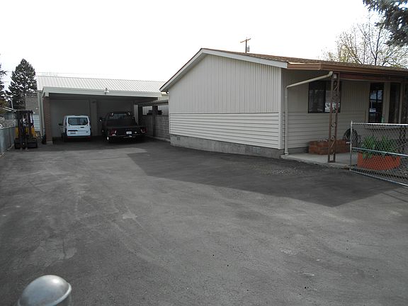Asphalt driveway w/drywell