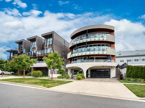 15219 Royal Ave #101, White Rock, BC V4B 1M4