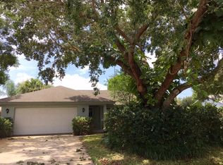 1225 4th Ln, Vero Beach, FL 32962