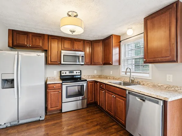 272 Winding Pond Road #272, Londonderry, NH 03053