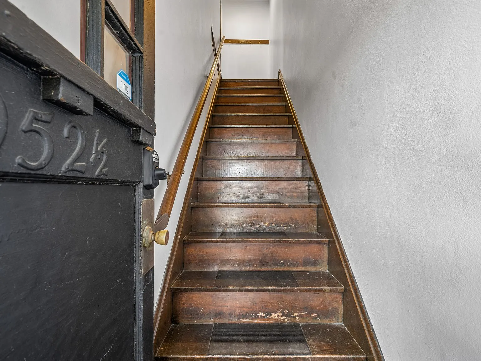 Studio, 700 sqft, $1,375 — Photo 3