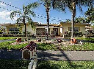 2340 NE 211th St, Miami, FL 33180