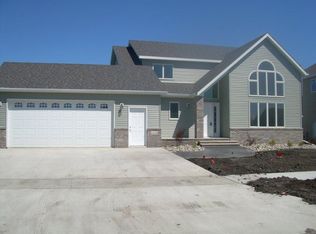 2414 41st Ave S, Grand Forks, ND 58201