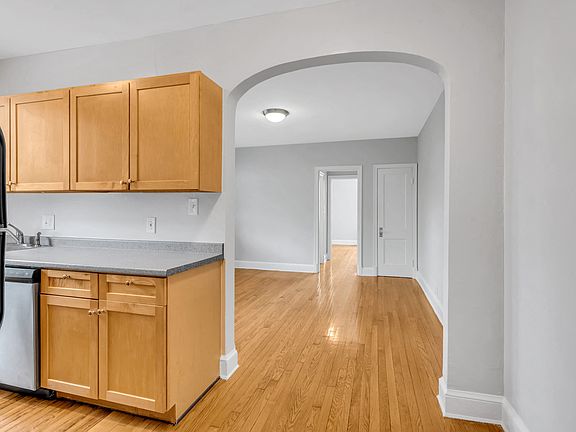 4th image of 524 13th St NE #31