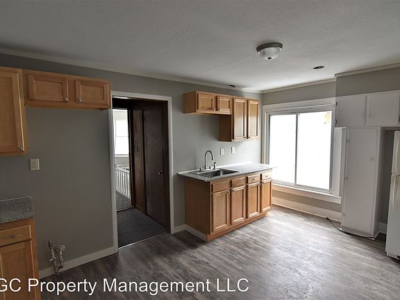 2nd image of 124 Henry St #2
