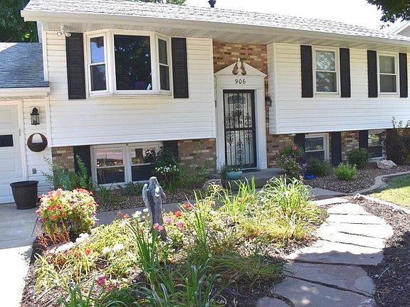2nd image of 906 N Illini Ave
