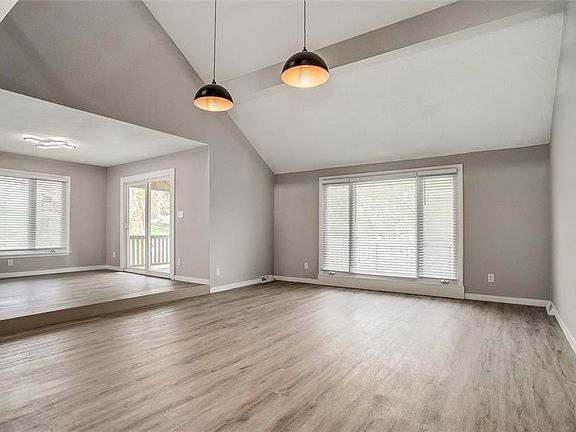 2nd image of 1120 NE 97th Pl
