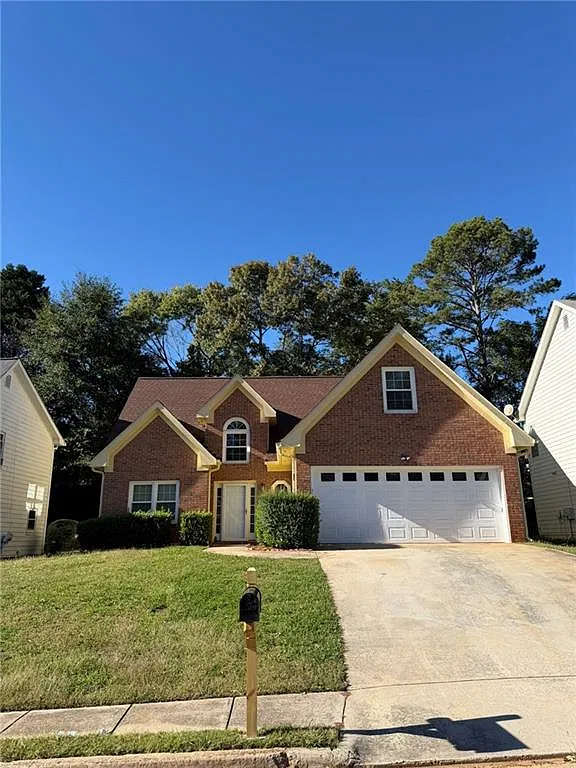 4 bed, 2.5 bath, 2300 sqft, $2,295 — Photo 1