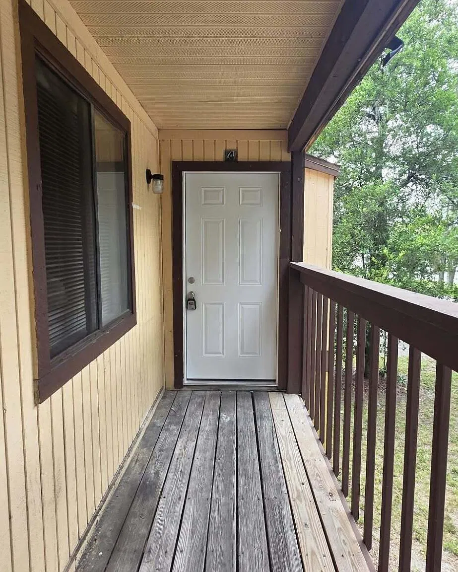 2 bed, 1.0 bath, 2916 sqft, $1,100 — Photo 2