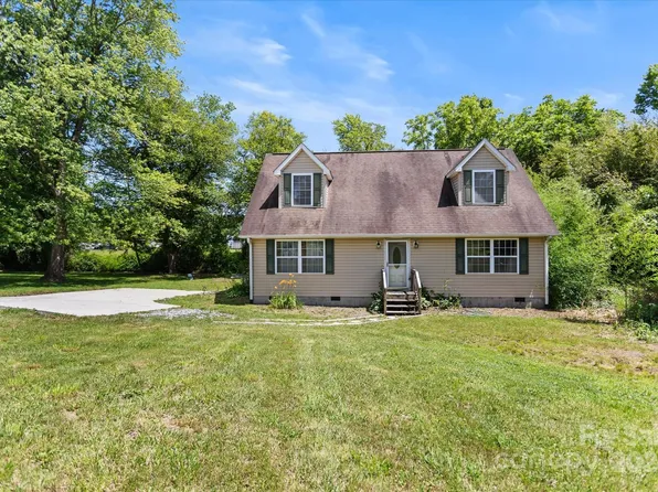915 Shepherd St, Hendersonville, NC 28792