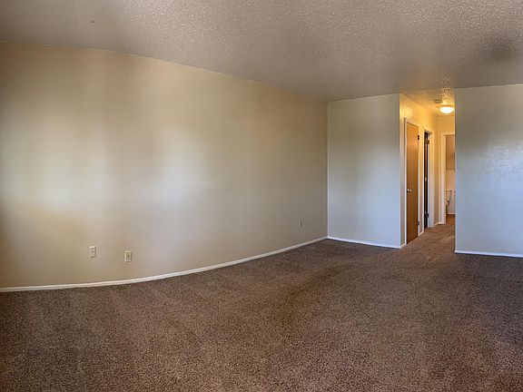 3rd image of 124 Columbia Ln #10670990