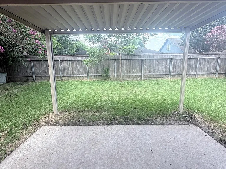 8119 Knightwood Forest Dr — Photo 24