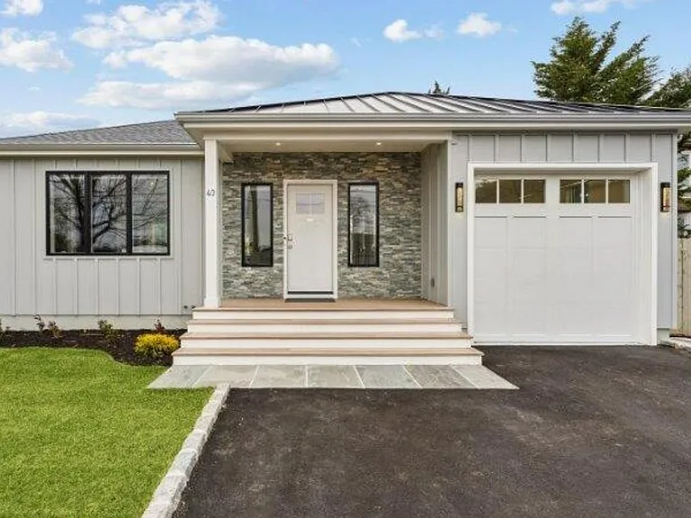 43 Newtown Ct — Photo 4