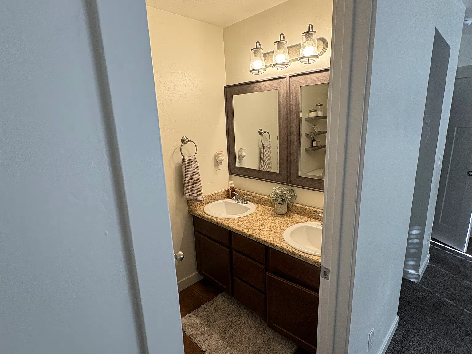 3 bed, 1333 sqft, $2,000 — Photo 2