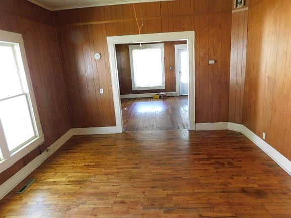 3rd image of 530 W Forest St