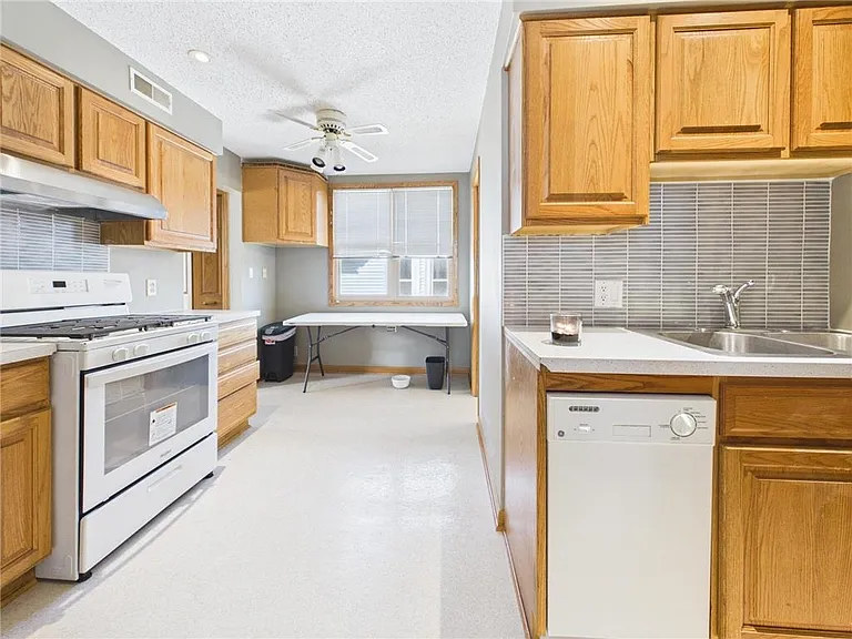 750 Robert St S #2 — Photo 5