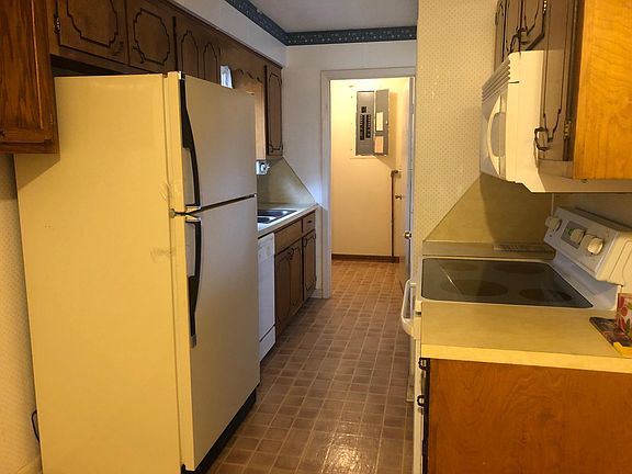 3rd image of 135 Stacey Dr