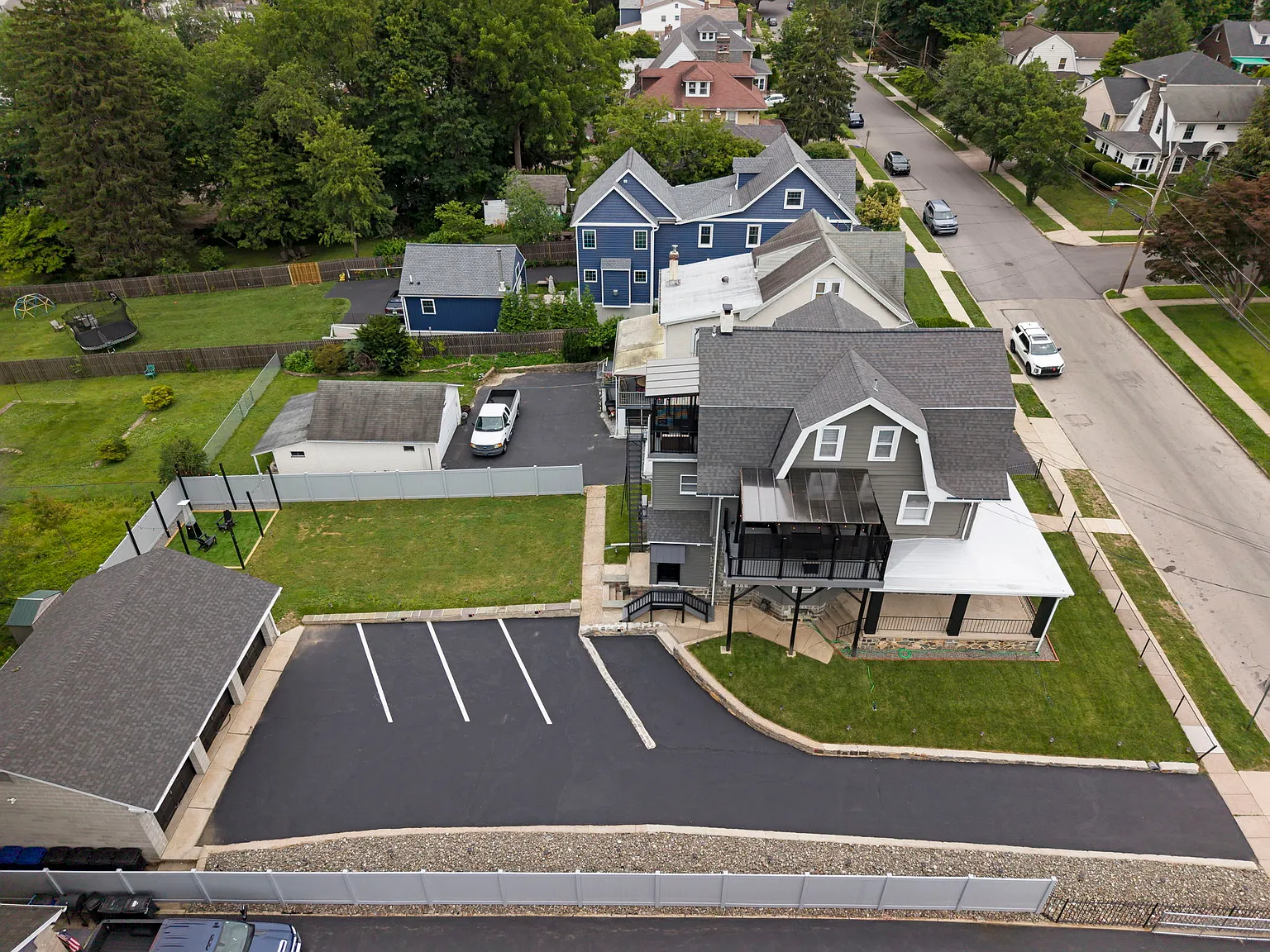 660 Loraine St — Photo 3
