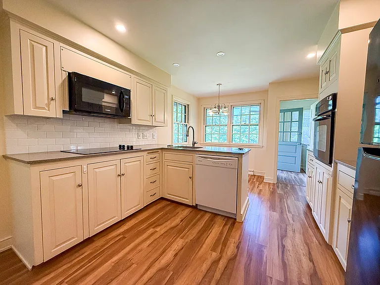 380 Gibbs Ave — Photo 7