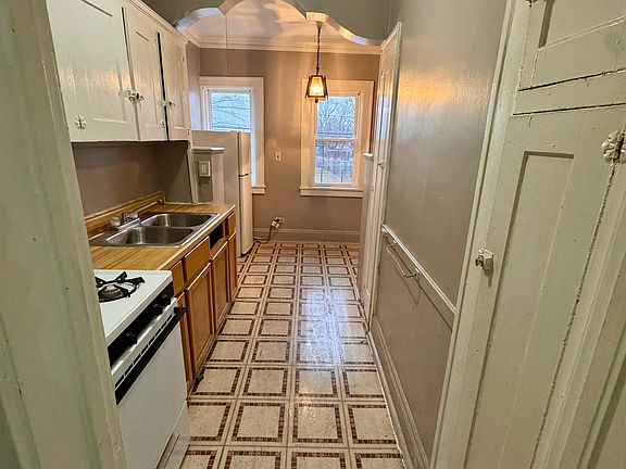 3rd image of 14300 Lakeshore Blvd #6