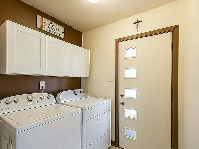 3844 Robinhood Ln — Photo 8