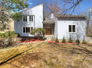 36 Ridge Brook Ln, Stamford, CT 06903