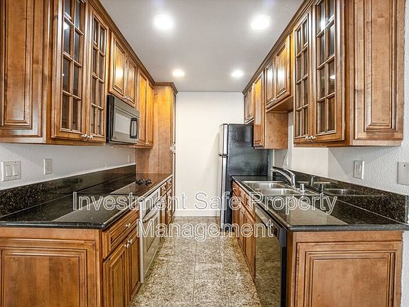 3rd image of 8509 Villa La Jolla Dr APT B