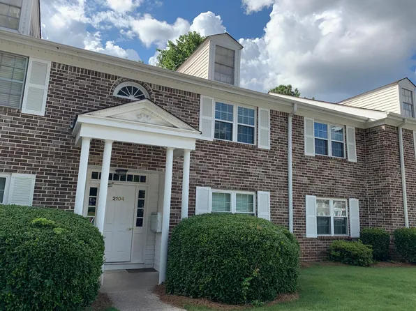2104 Montreat Ln APT C, Vestavia Hills, AL 35216