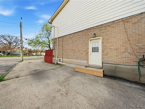 2nd image of 116 Gainsborough Rd