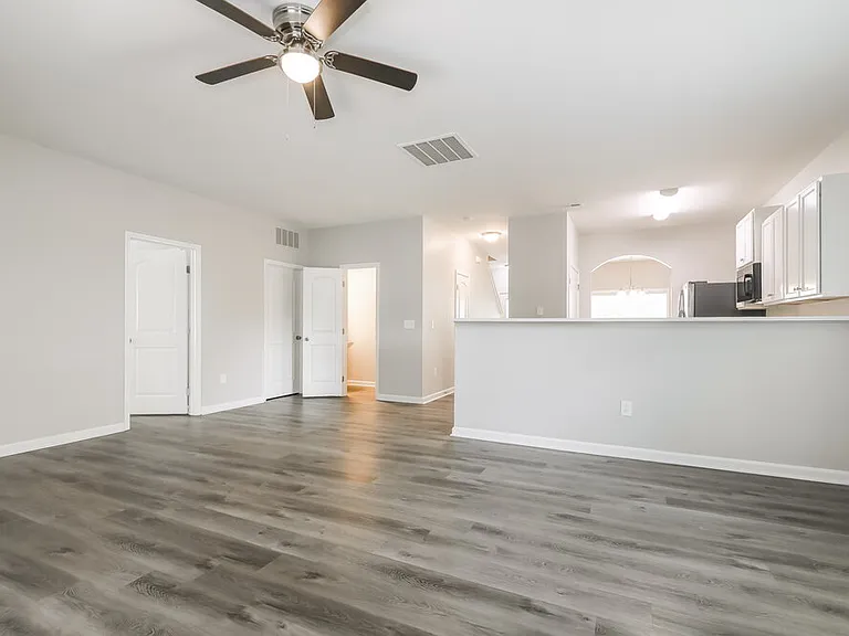 1308 Hosmer Ct — Photo 5