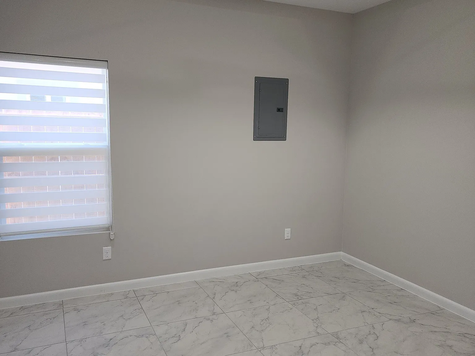 2 bed, 2.0 bath, 915 sqft, $1,150 — Photo 2