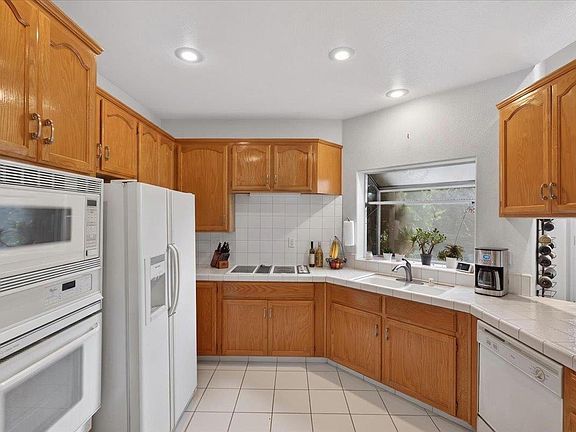 5th image of 1500 Scenic Dr APT 3