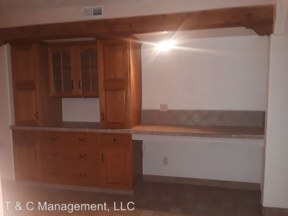 5th image of 637 Executive Hills Ln SE
