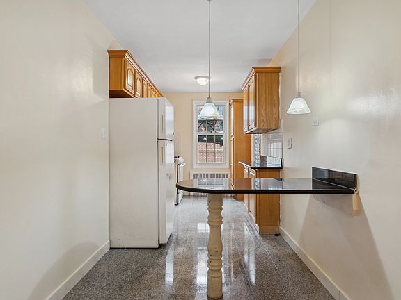 5th image of 140-18 Burden Cres APT 604