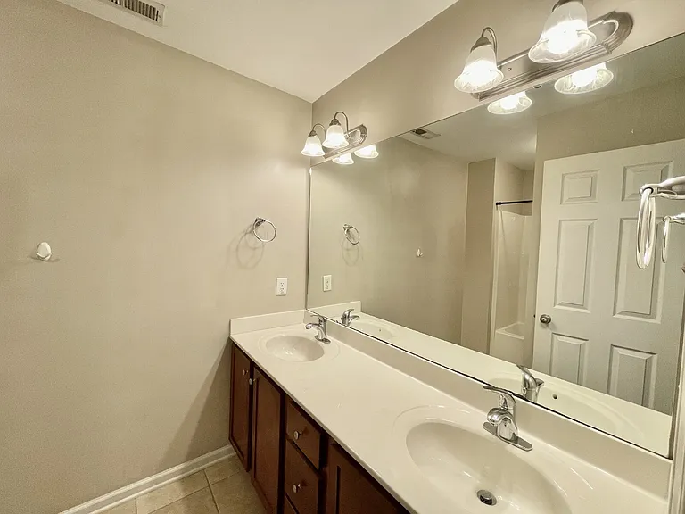 219 Bennington Dr — Photo 16