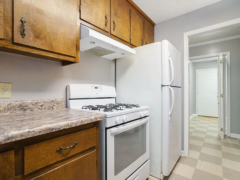 104 Oak Park Ct — Photo 8