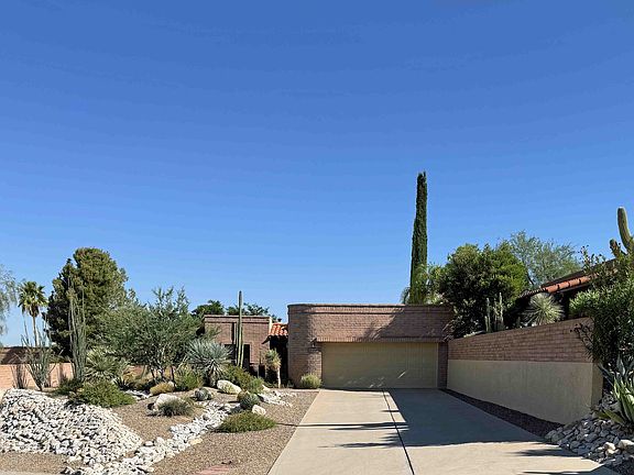 Front of house, garage, long driveway