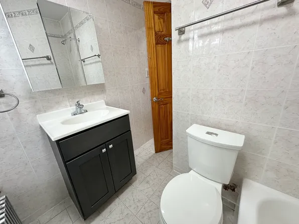 696 Sackett Street image 6 of 6