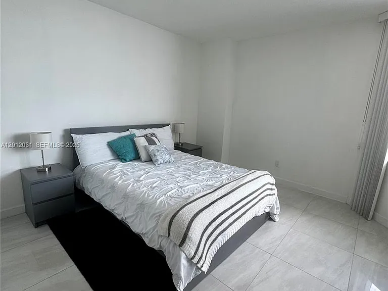 335 Biscayne Blvd #2900 — Photo 18