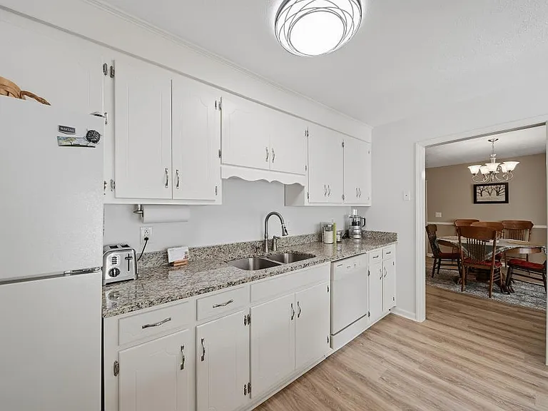 729 Alpine Dr — Photo 8