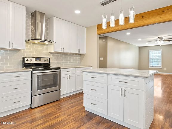 5th image of 115 Bickerton Dr