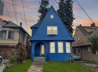 3888 Howe St, Oakland, CA 94611
