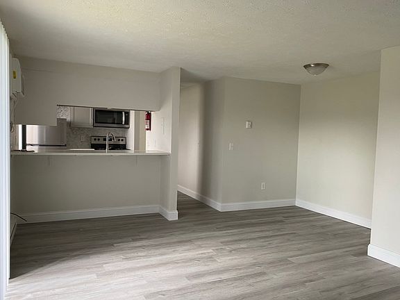 4th image of 1500 Herbert Dr #I