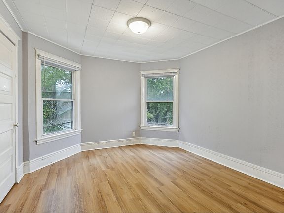 3rd image of 209 N Hickory St #2