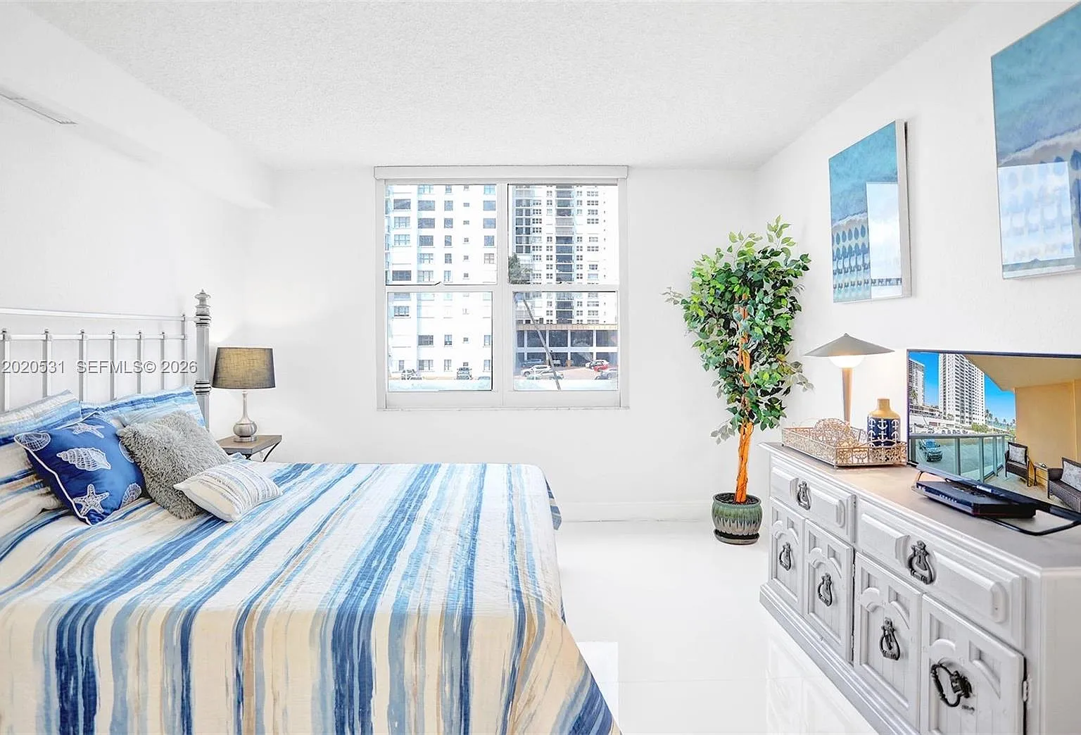 Wave Condo — Photo 2