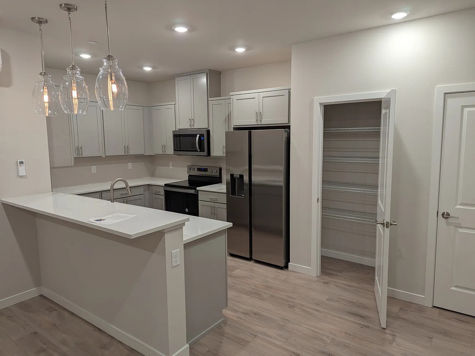 3 bed, 2.5 bath, 1459 sqft, $3,000 — Photo 2